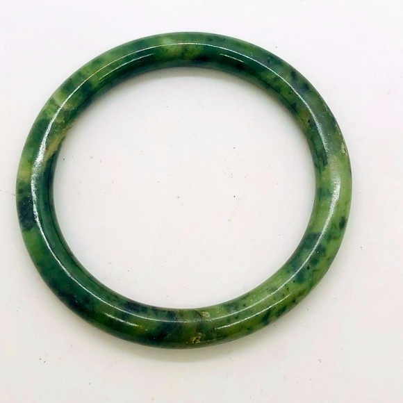 Vintage Green Stone Bangle Bracelet - Picture 7 of 17